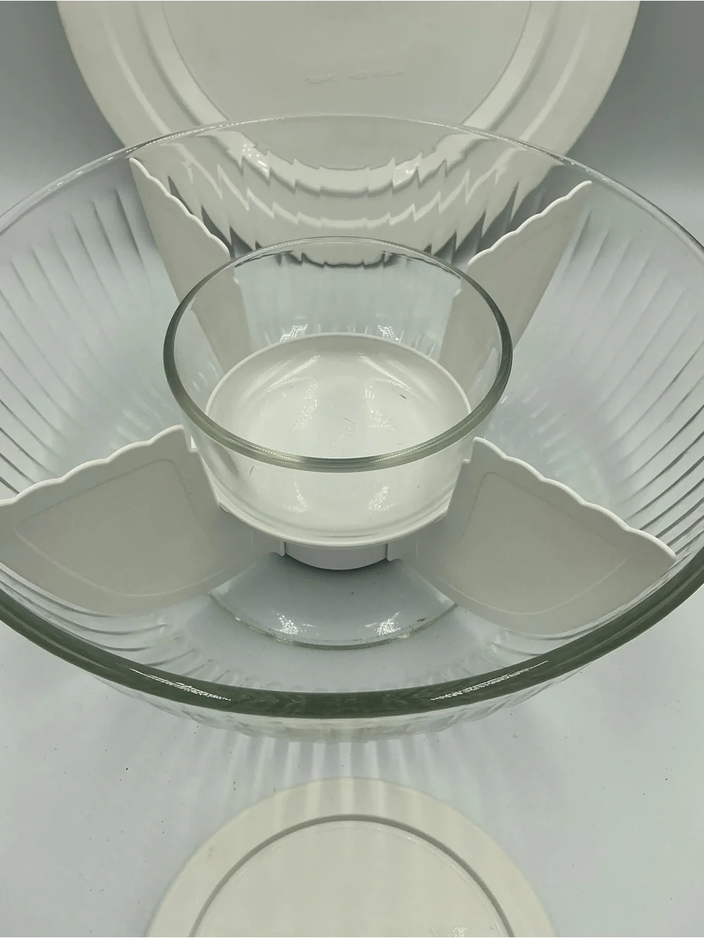 Pyrex Portables 7404-PC 4.5qt Round Fluted Bowl W/Divider Dip Bowl W/O The Bag